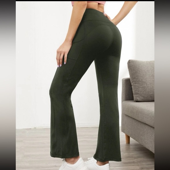 Bell bottom pants for yoga. With 2 side pockets to fit mobile easily. - Picture 2 of 4